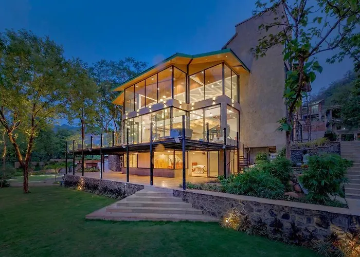 Saffronstays Sonnet - 4Br Veg Pool Villa With Grand Piano, Theater, Lawn & Mountain Views Near Mumbai Khopoli
